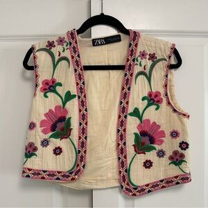 NWOT Zara Cream Vest with Floral Embroidery